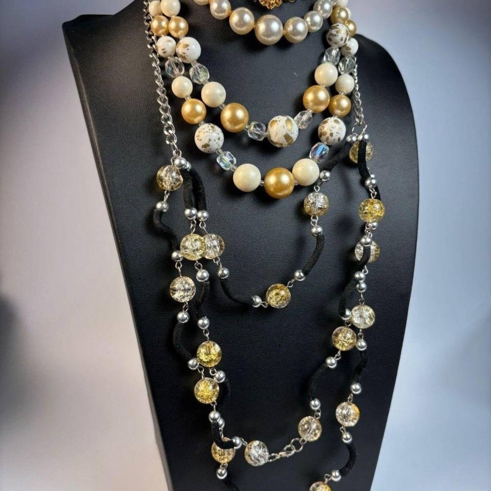 Glam necklace collection with pearl and gold tone costume and fashion jewelry - Picture 3 of 6